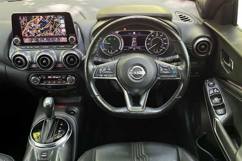 Nissan Juke 1.6 Hybrid Tekna BP72JYZ Black #4