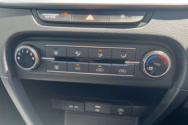 Kia Ceed 1.5T Gdi Isg 138 2 LA25NHU White #5