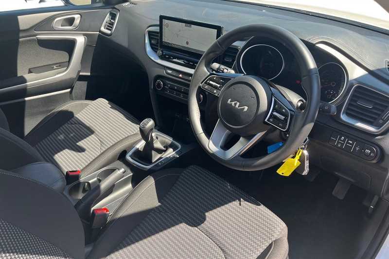 Kia Ceed 1.5T Gdi Isg 138 2 White
