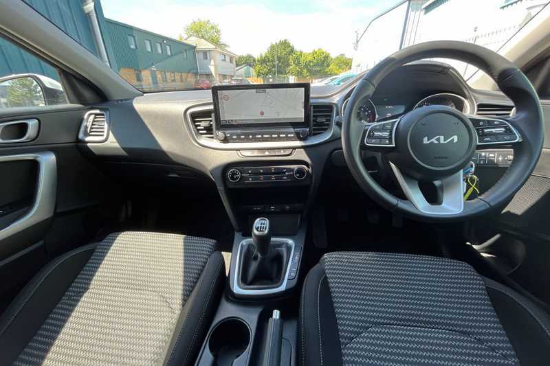 Kia Ceed 1.5T Gdi Isg 138 2 LA25NHU White #2