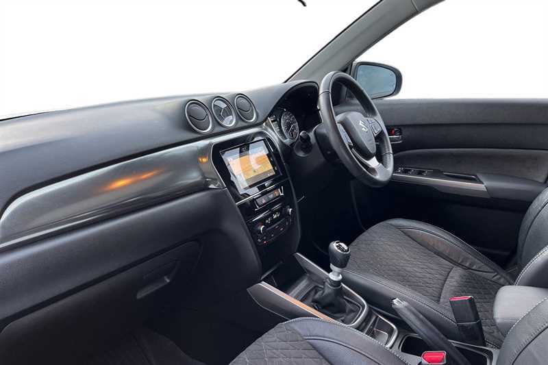 Suzuki Vitara 1.4 Boosterjet 48V Hybrid Sz5 White #2
