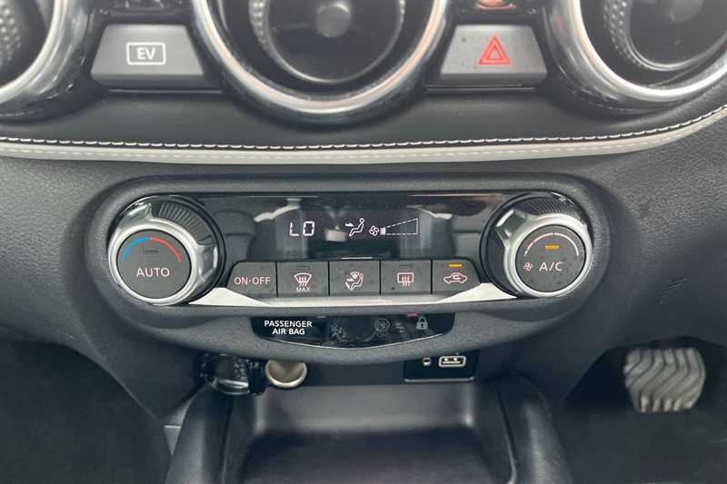 Nissan Juke 1.6 Hybrid Premiere Edition ML72TLY Black #2