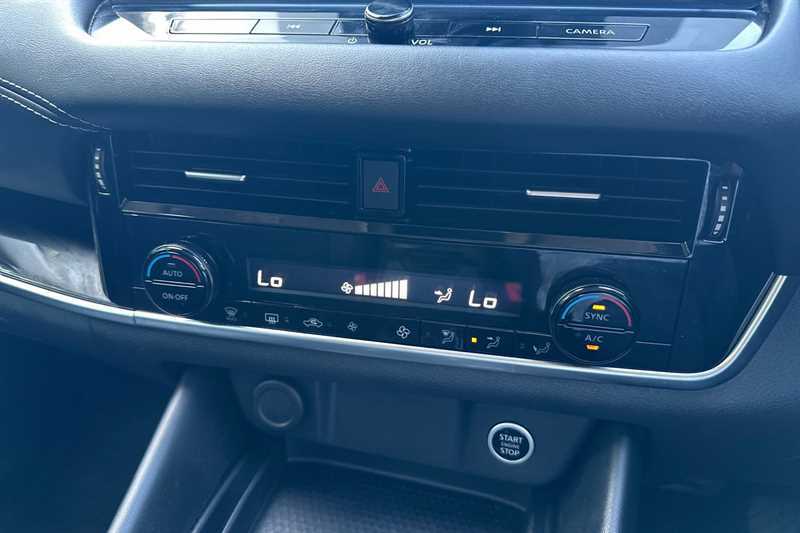 Nissan Qashqai 1.3 Dig-t Mh 158 N-connecta Xtronic DN24CBO White #2