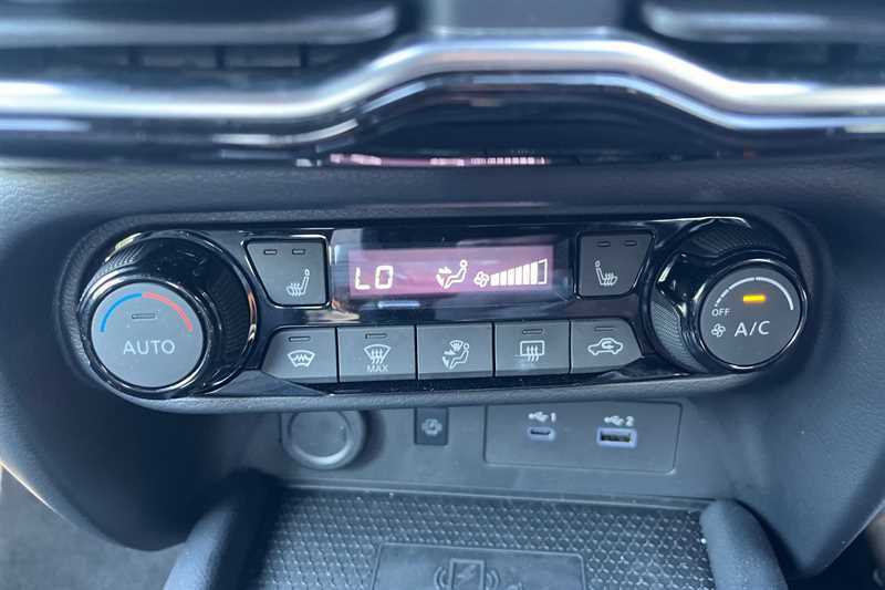 Nissan Juke 1.6 Hybrid Tekna Black