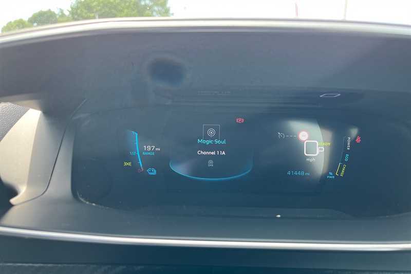 Peugeot e-2008 100Kw Allure Premium 50Kwh HG23MXE Red #2