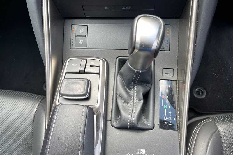 Lexus IS 2.5 300H F Sport Saloon Hybrid E-cvt Eu White #44