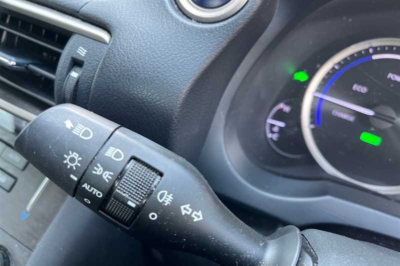 Lexus IS 2.5 300H F Sport Saloon Hybrid E-cvt Eu White #36
