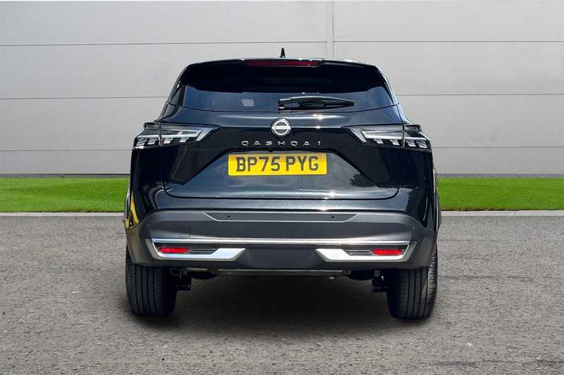 Nissan Qashqai 1.3 Dig-t Mh Tekna Black #4