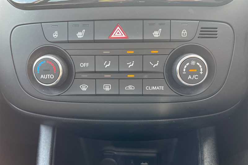 Kia Venga 1.6 4 6 Red #6