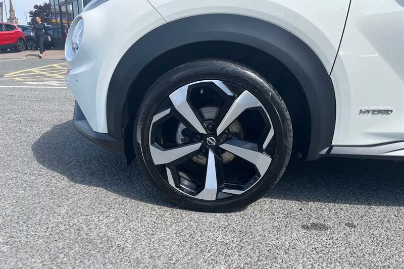 Nissan Juke 1.6 Hybrid Tekna OW73EGU White #6