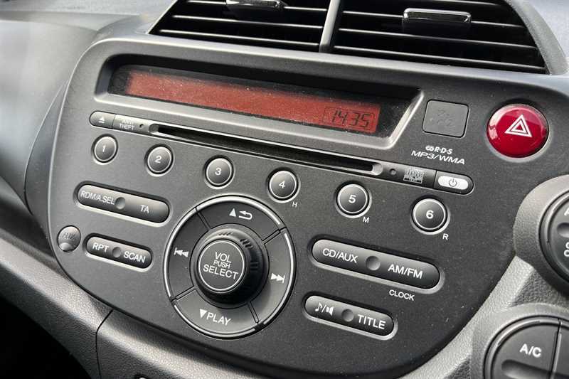 Honda Jazz 1.4 I-vtec Es Cvt Black #6