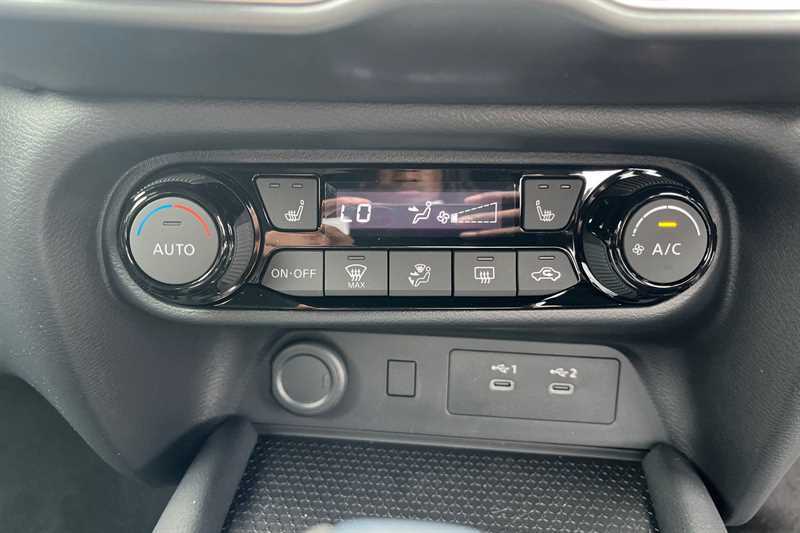 Nissan Juke 1.6 Hybrid N-connecta Revised MC26ZKV Blue