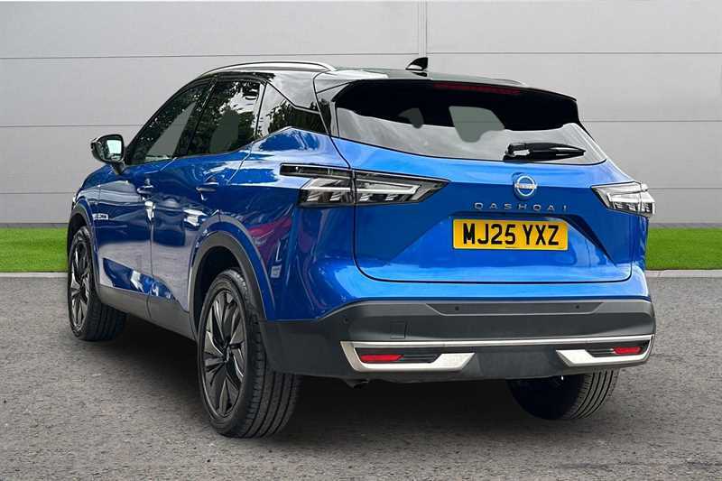 Nissan Qashqai 1.3 Dig-t Tekna Blue #2