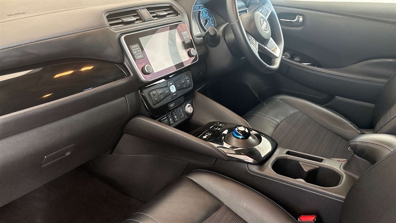 Nissan Leaf 160Kw E N-connecta 59Kwh Black #2