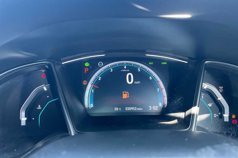 Honda Civic 1.5 Vtec Turbo Prestige Cvt Red #2