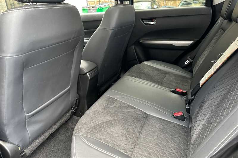 Suzuki Vitara Sz-t White #21
