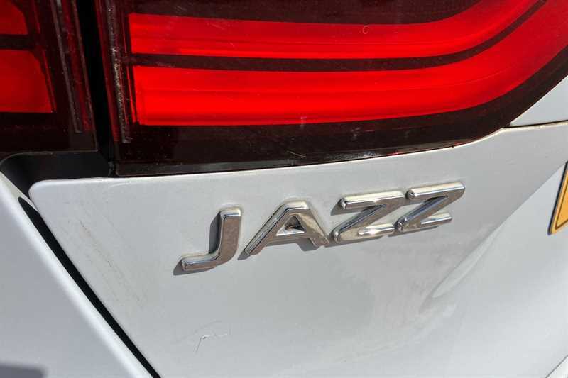 Honda Jazz Ex White #38