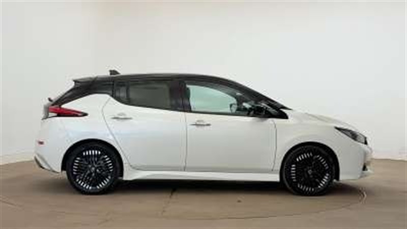 Nissan Leaf 110Kw N-connecta 39Kwh Black #4