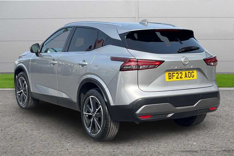 Nissan Qashqai 1.3 Dig-t Mh 158 Tekna Xtronic Silver #2