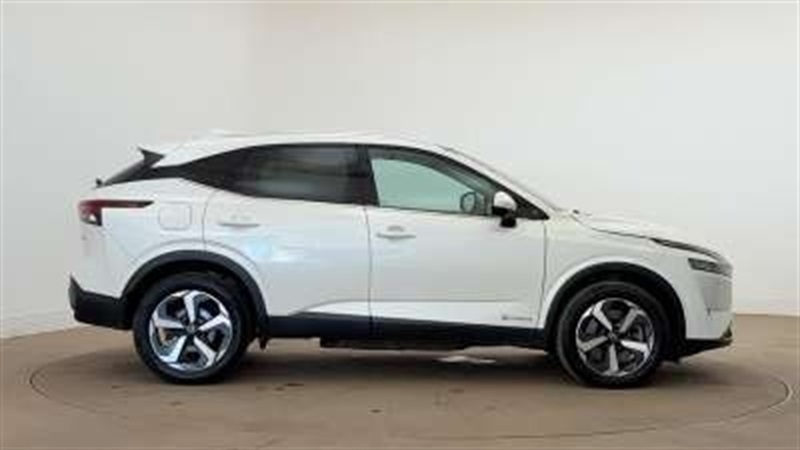 Nissan Qashqai 1.5 E-power N-connecta Glass Roof DL24MZG White #4