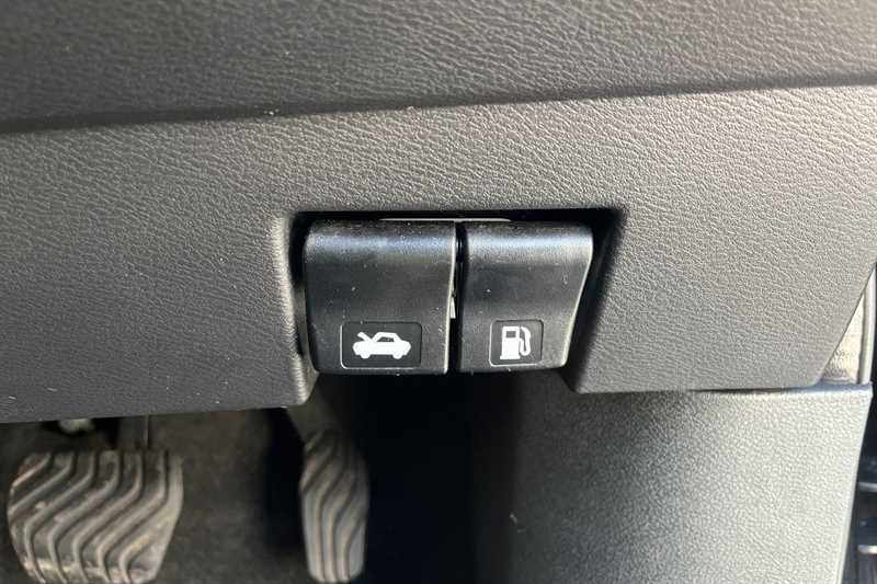 Nissan Micra Tekna Black #27