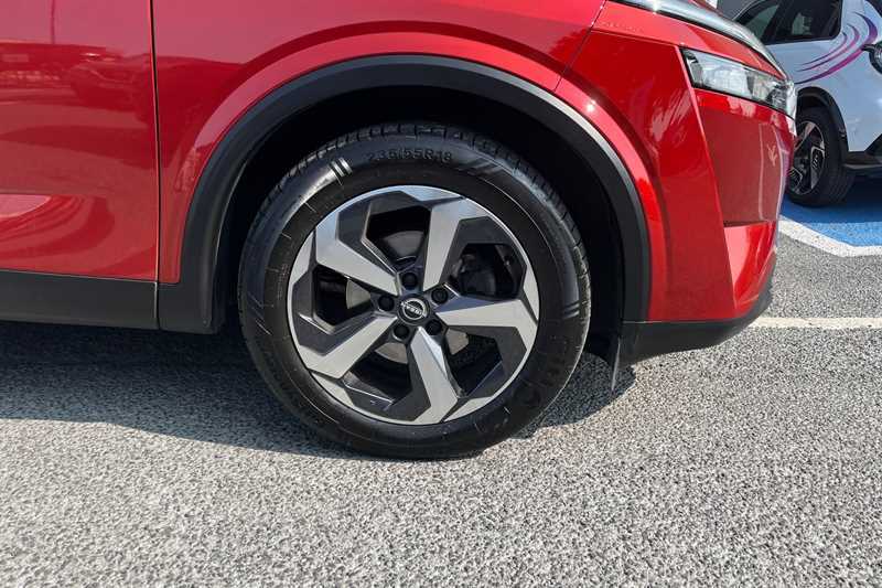 Nissan Qashqai 1.3 Dig-t Mh 158 N-connecta Xtronic Red #6