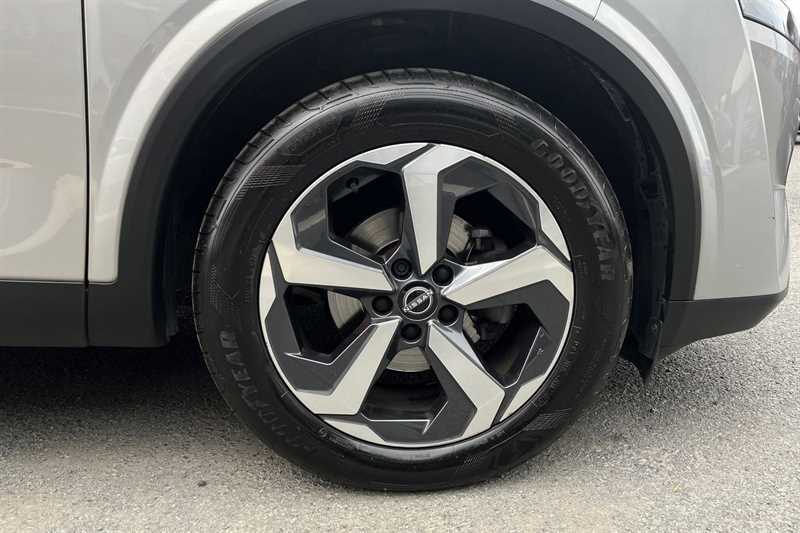 Nissan Qashqai 1.3 Dig-t Mh 158 N-connecta Xtronic Silver #6