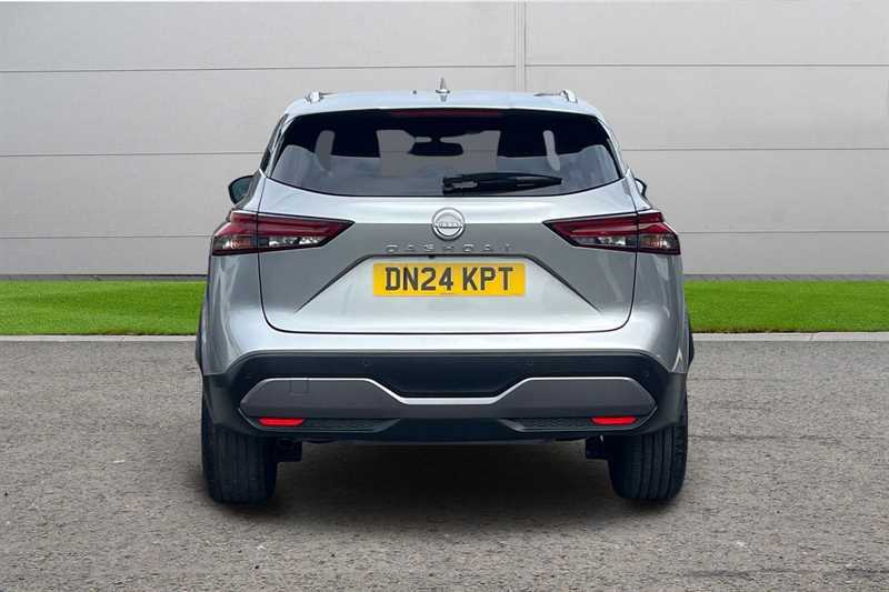 Nissan Qashqai 1.3 Dig-t Mh 158 N-connecta Xtronic Silver #4