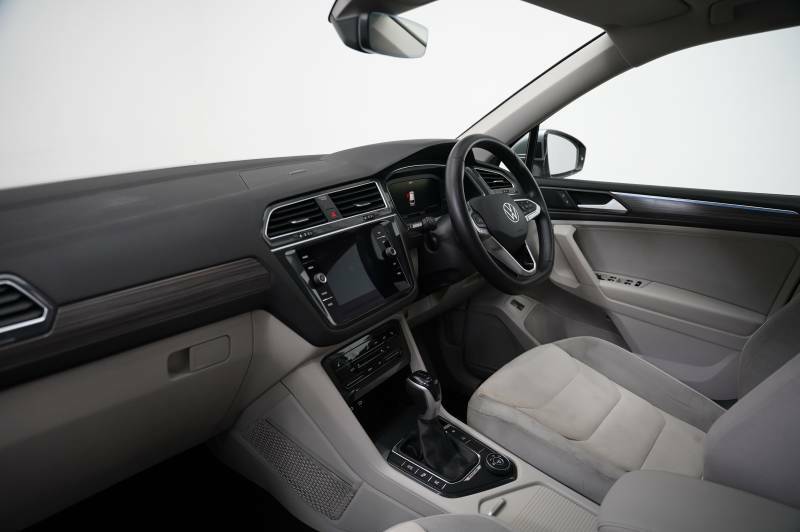 Volkswagen Tiguan Allspace Tdi 4Motion Dsg Elegance - 2022 72 DE72YZV Silver #2