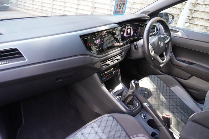 Volkswagen Polo Tsi R-line - 2025 25 HJ25XTZ Black #2