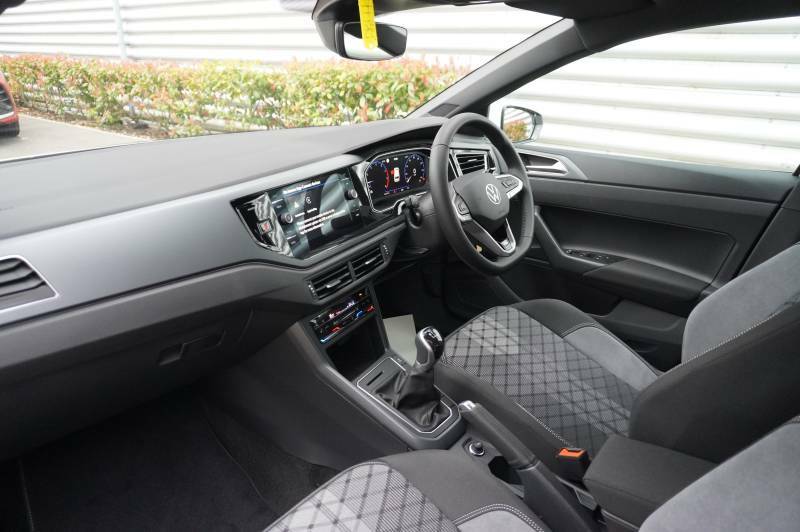 Volkswagen Polo Tsi R-line White #2