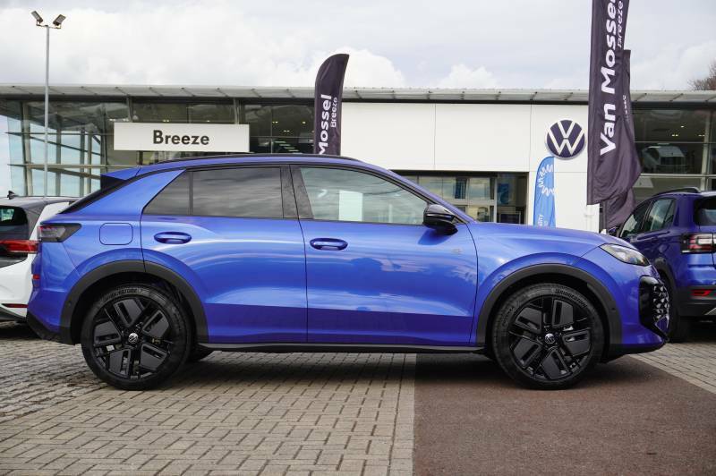 Volkswagen T-Roc Etsi 150 Dsg R-line Blue #4