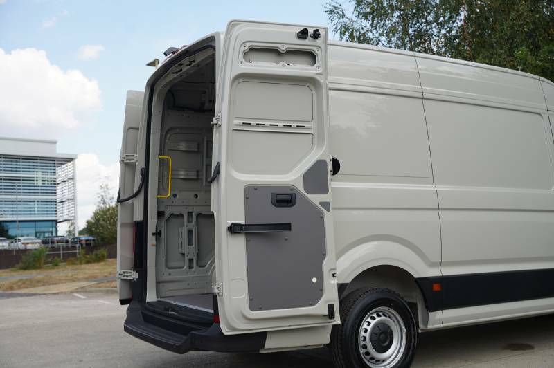 Volkswagen Crafter Cr35 Panel Van Commerce Mwb 140 Ps 2.0 Tdi 6Sp Man White #36