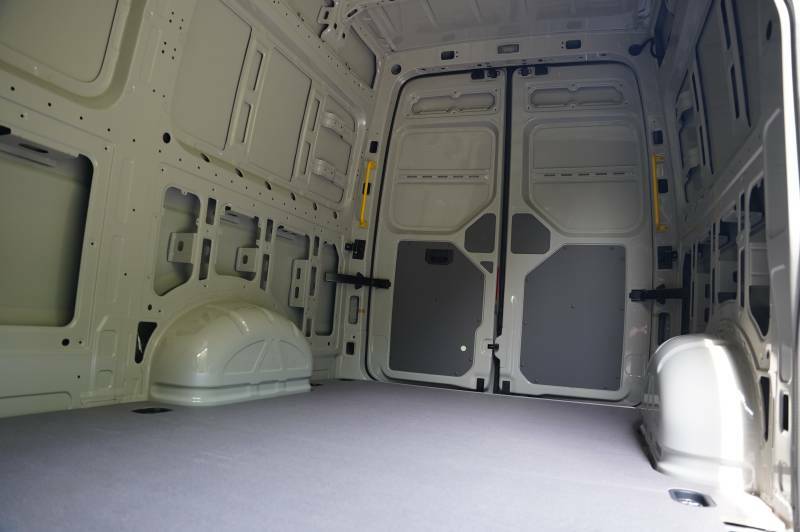 Volkswagen Crafter Cr35 Panel Van Commerce Mwb 140 Ps 2.0 Tdi 6Sp Man White #12