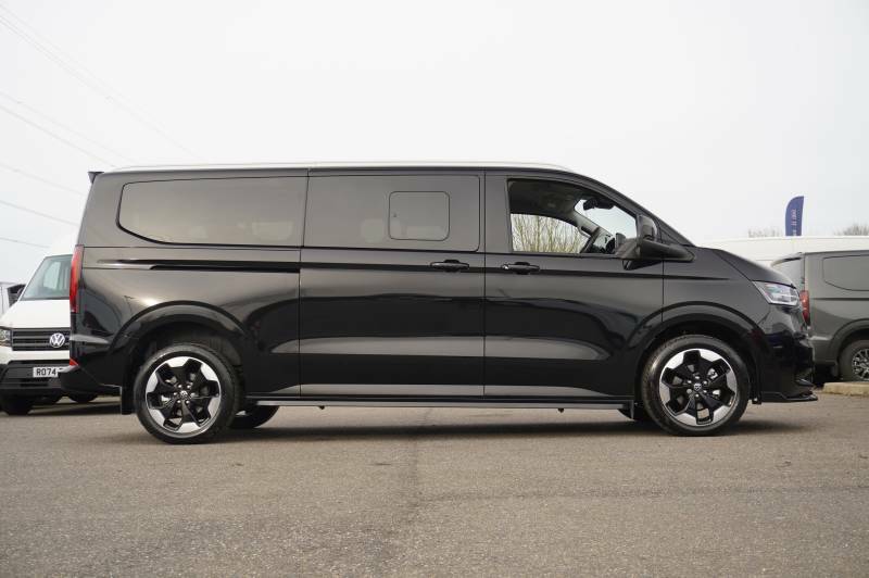 Volkswagen Transporter Shuttle T32 Tdi 170Ps Minibus Style Lwb Black #4