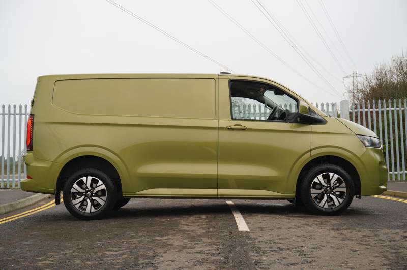 Volkswagen Transporter T32 Tdi 150 Van Commerce Pro Swb Green #4
