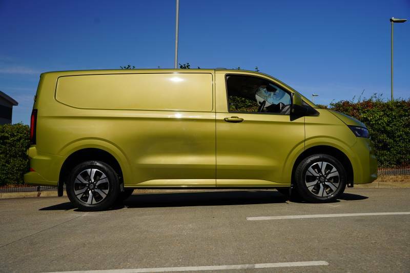 Volkswagen Transporter T32 Tdi 150 Van Commerce Pro Swb Green #4