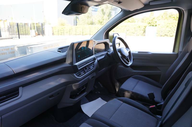 Volkswagen Transporter T32 Tdi 150 Van Commerce Pro Swb Green #2
