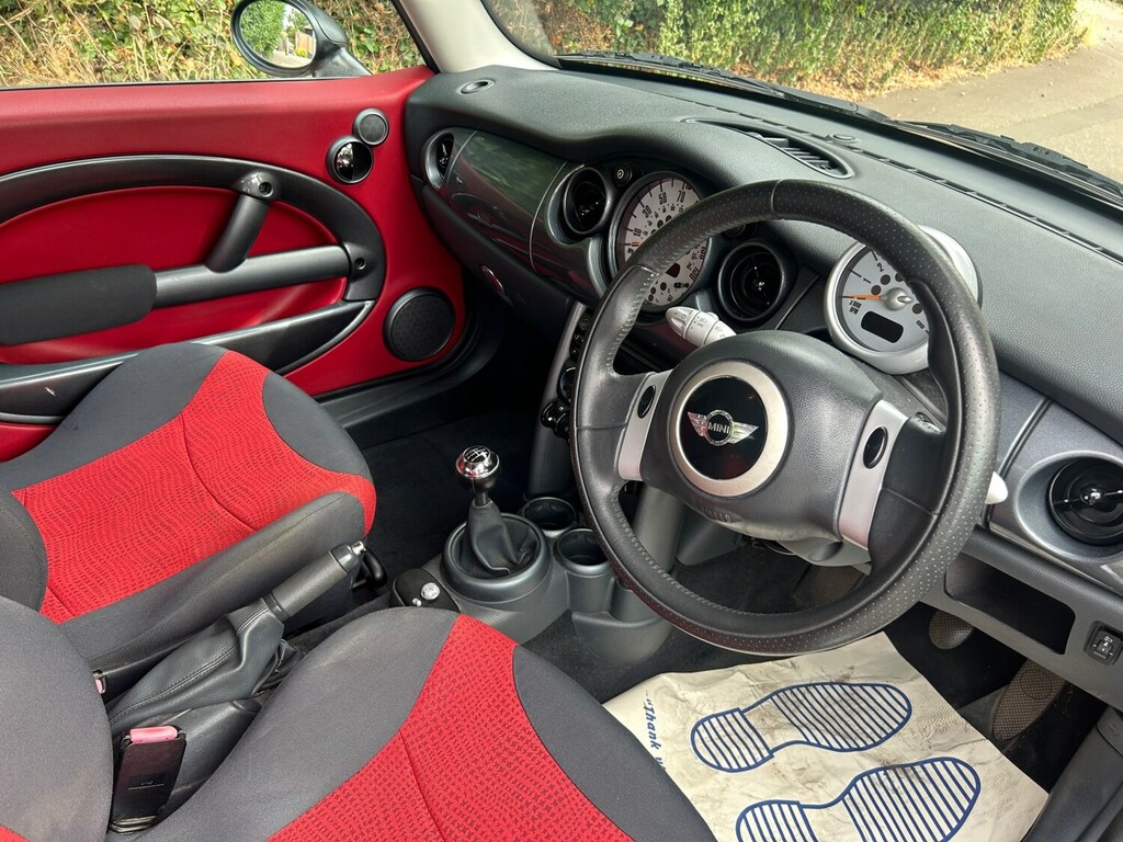 Mini Hatch 1.6 One AO04PZD Black #6