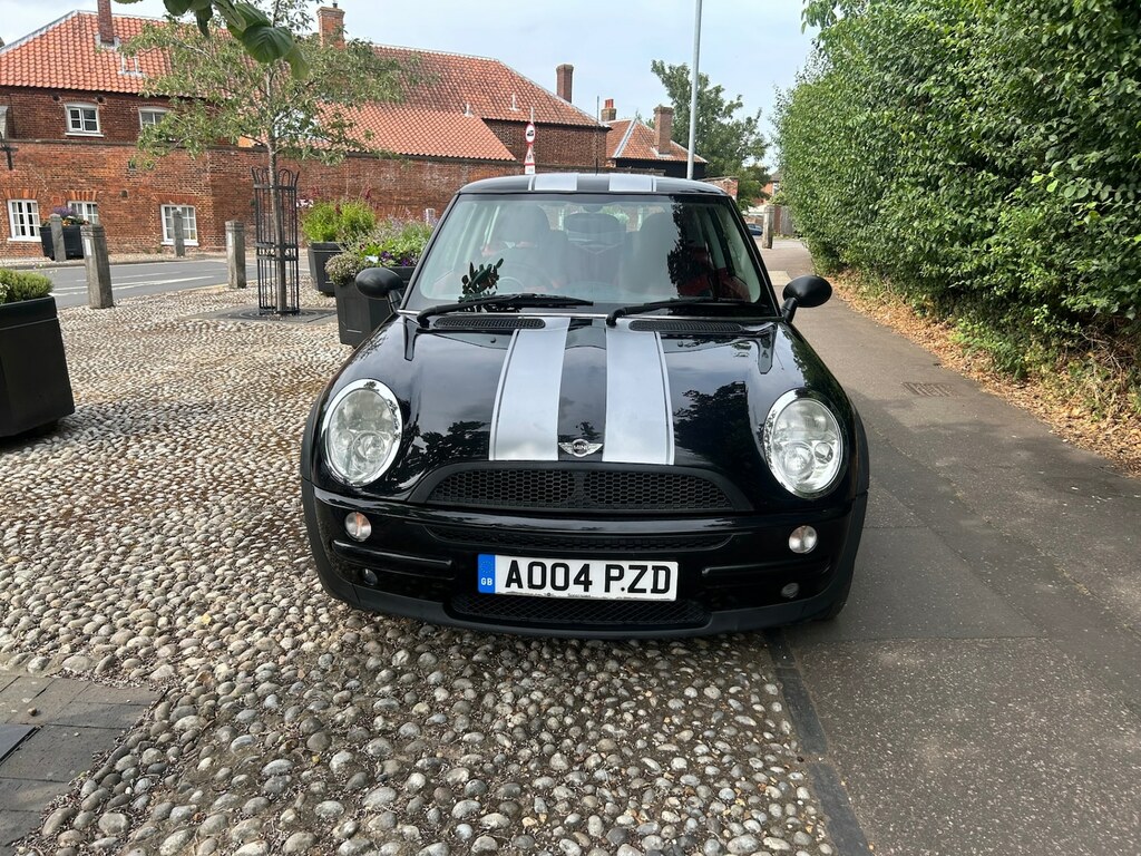 Mini Hatch 1.6 One AO04PZD Black #3