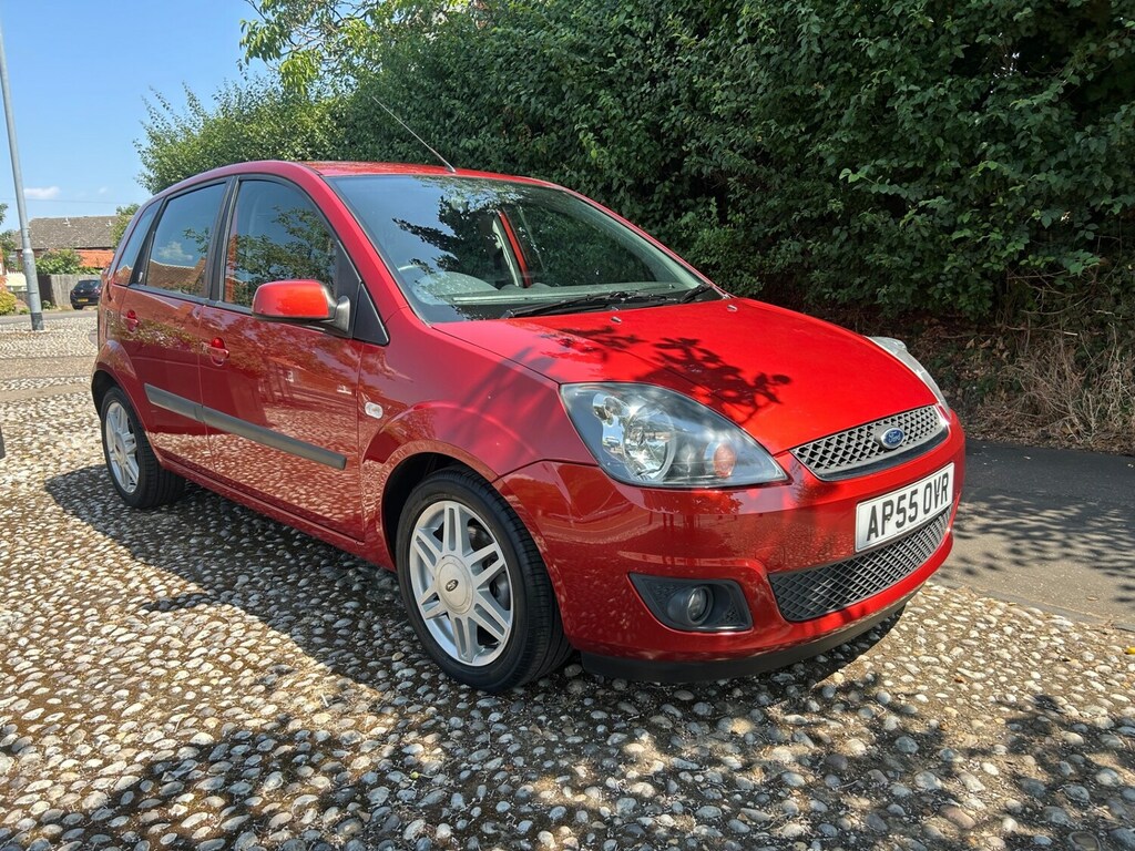 Ford Fiesta 1.4 Ghia Red