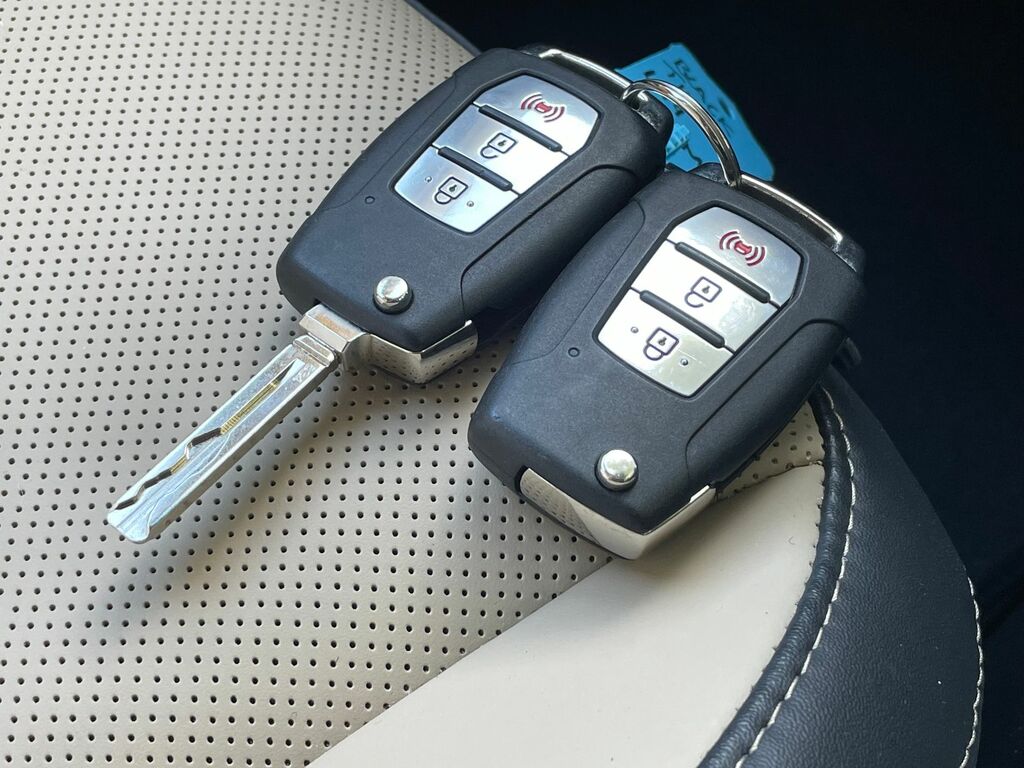 SsangYong Tivoli Hatchback Blue #25