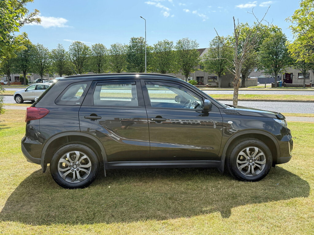 Suzuki Vitara 1.4 Boosterjet Mhev Go Suv Hybrid Manua Black #6