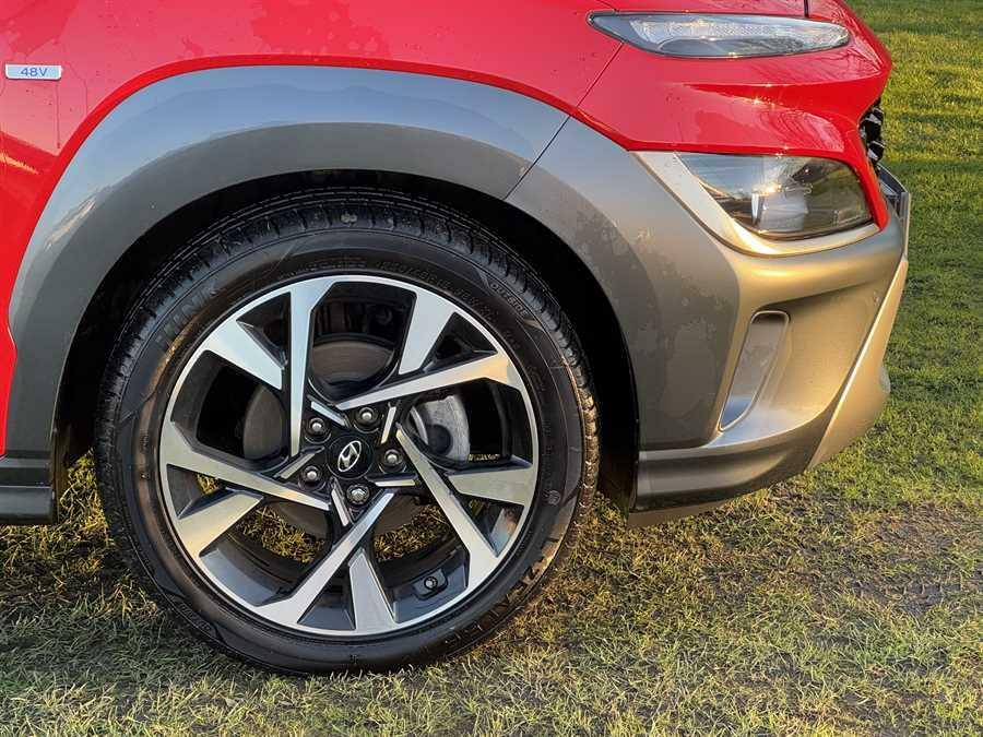 Hyundai Kona Premium Red #8