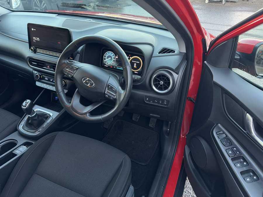 Hyundai Kona Premium Red #12