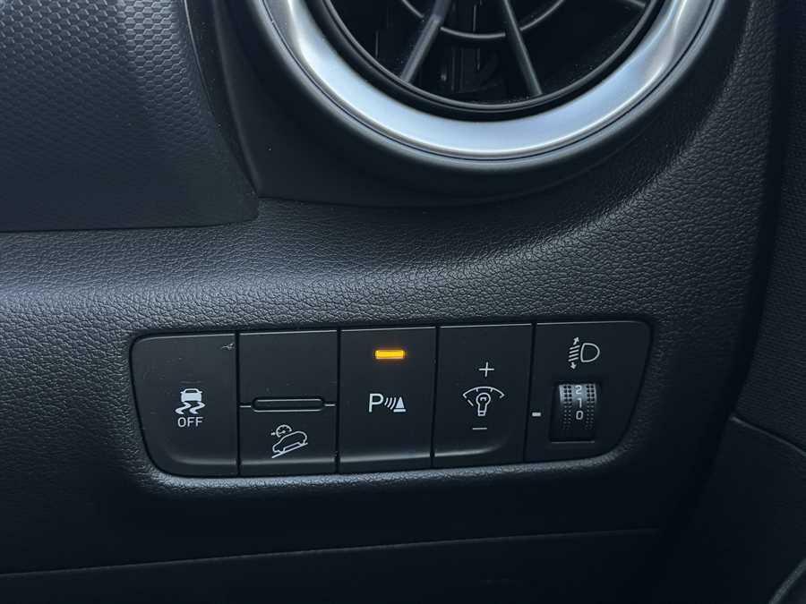 Hyundai Kona Premium Red #24