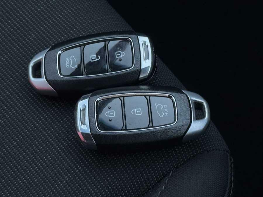 Hyundai Kona Premium Red #26