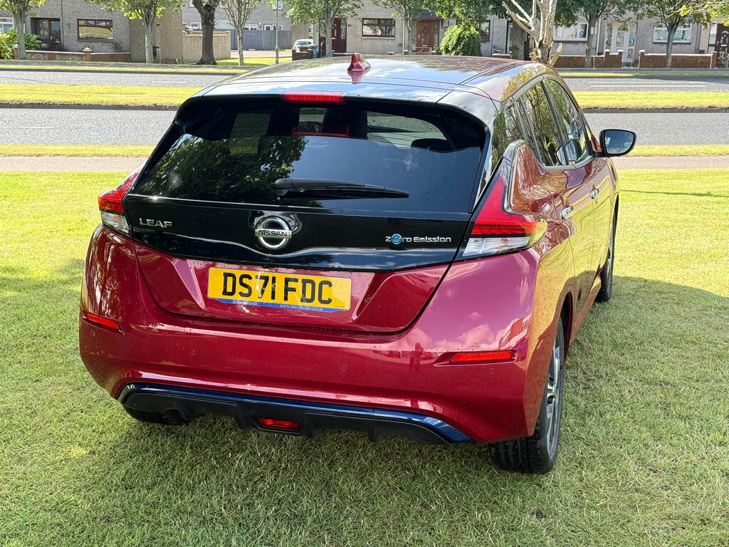 Nissan Leaf 40Kwh Tekna Hatchback 150 Ps Red #5