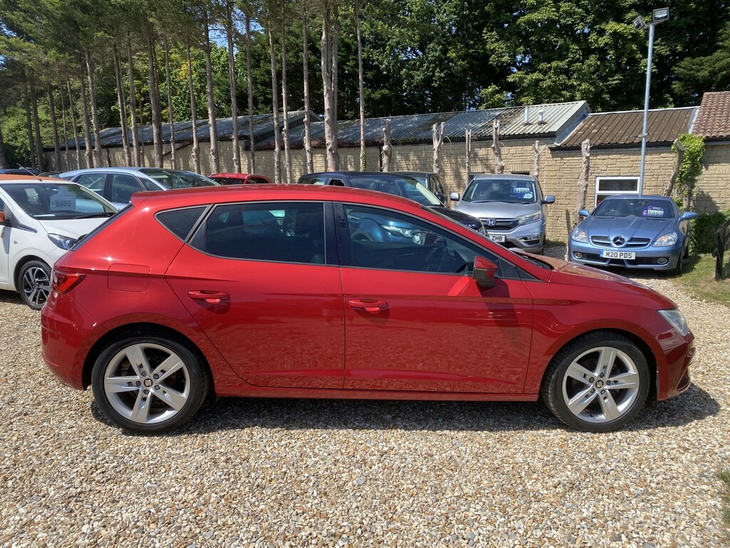 Seat Leon Hatchback 1.5 Tsi Evo Fr 201919 WD19UHU Red #2