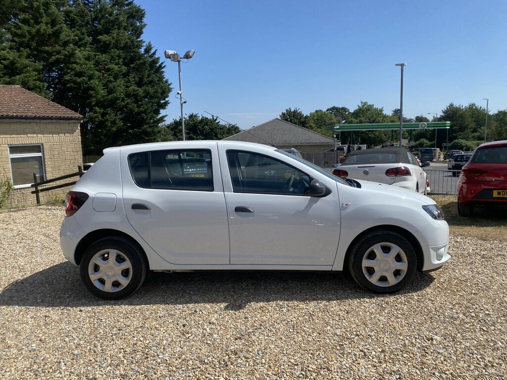 Dacia Sandero 1.2 Ambiance 1.2 16V 75 White #2